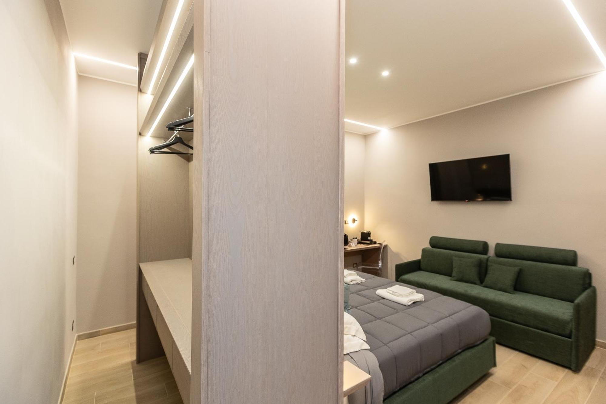 Iron Luxury Rooms Рим Экстерьер фото