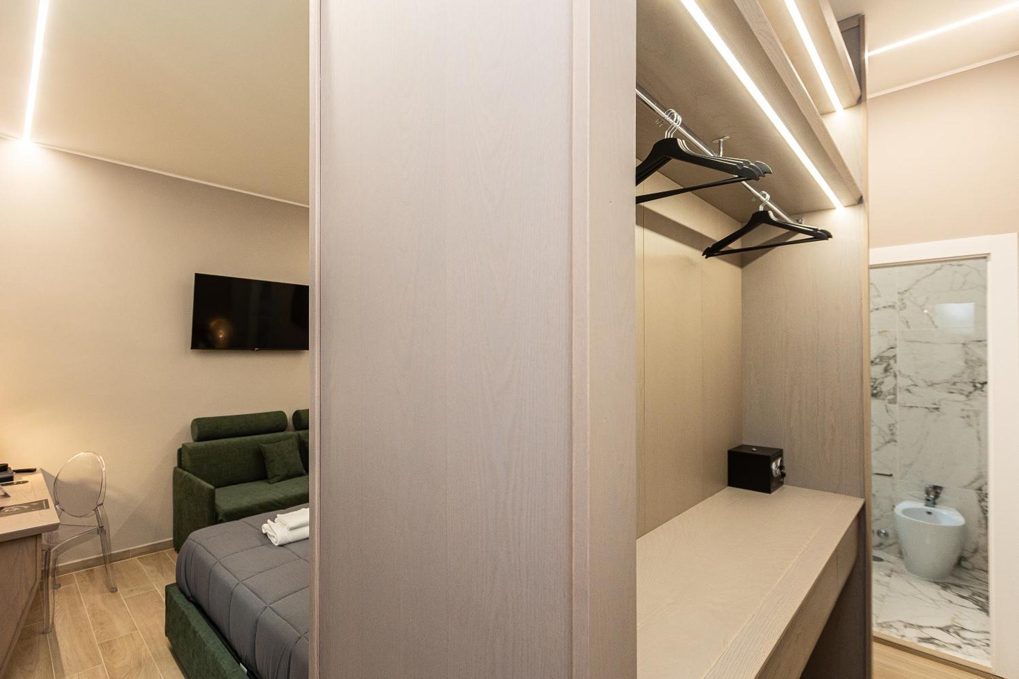 Iron Luxury Rooms Рим Экстерьер фото